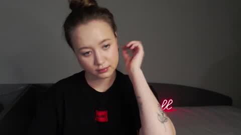 _lalune_ online show from December 2, 12:58 pm