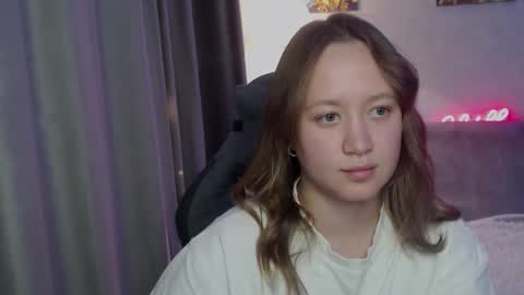 Snapshot of _lalune_ chatting on September 24, 1:18 pm _lalune_ online show from September 24, 1:18 pm