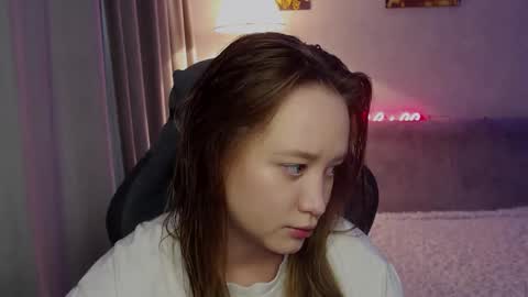 _lalune_ online show from October 23, 9:33 am