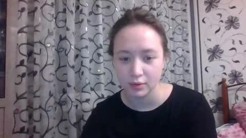 _lalune_ online show from February 15, 6:39 pm