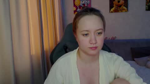 Snapshot of _lalune_ chatting on February 10, 12:29 pm _lalune_ online show from February 10, 12:29 pm