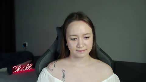 _lalune_ online show from December 1, 4:10 am