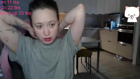 _lalune_ online show from February 2, 8:54 am