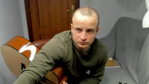 Layne online show from April 7, 3:25 pm