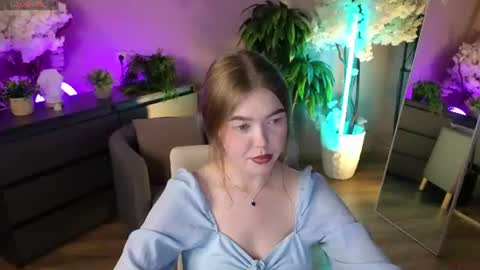 _liilcrystal_ online show from July 12, 9:40 pm