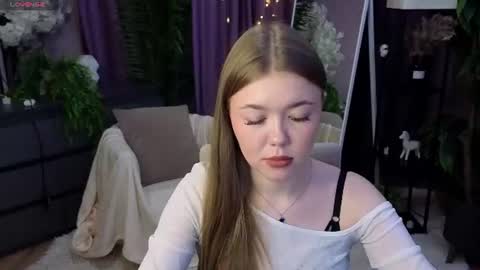 _liilcrystal_ online show from June 21, 7:42 pm