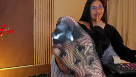 Ivy 3 online show from April 8, 9:29 pm