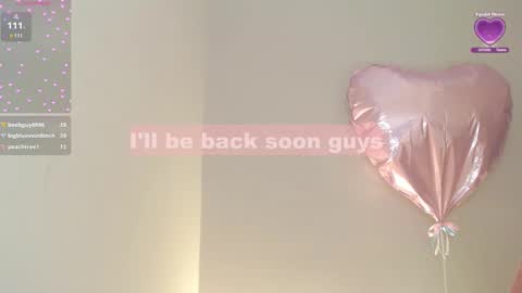 Snapshot of _little_misss chatting on February 16, 11:27 am Mila online show from February 16, 11:27 am