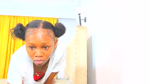 Littlevenus online show from April 16, 2:11 am