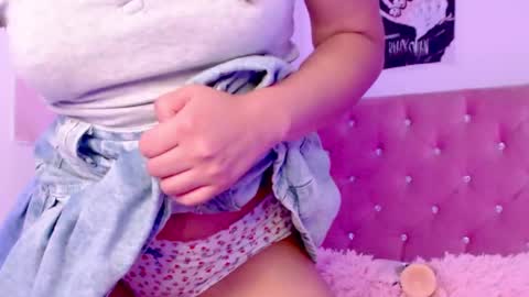 Snapshot of _lloou_ chatting on February 15, 10:21 pm Sofia 3 online show from February 15, 10:21 pm