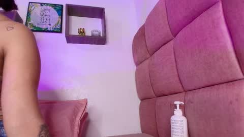 Snapshot of _lorrayne_ chatting on March 5, 11:49 am Lorrayne online show from March 5, 11:49 am