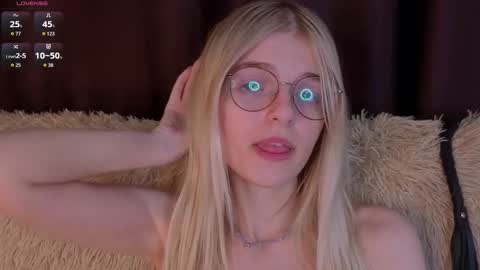 Monica online show from October 25, 5:24 pm