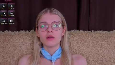 Monica online show from November 10, 8:33 pm