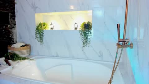  Luna  online show from February 4, 6:38 pm