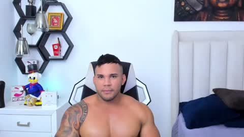 _matthew_santos_ online show from February 19, 8:31 pm