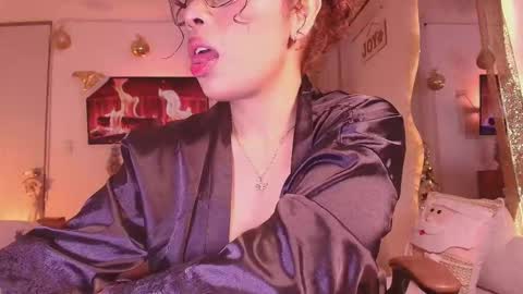 Marce  online show from November 25, 2:05 pm