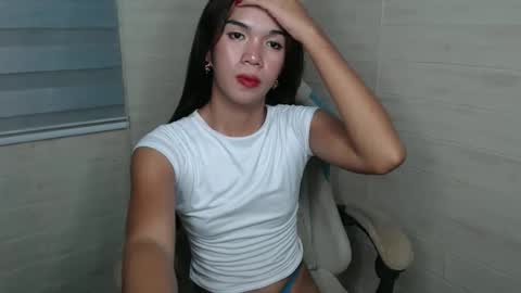 Snapshot of _mellyxxx chatting on October 22, 6:42 pm Melly online show from October 22, 6:42 pm
