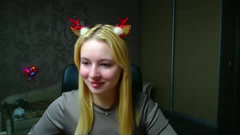 Melanie online show from December 19, 12:00 pm