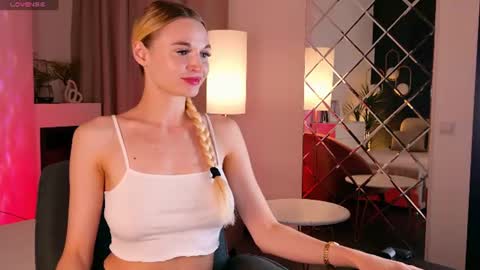 Mila online show from July 25, 6:00 am