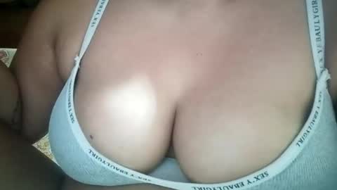 _milkytitsmomxx_ online show from February 26, 6:22 pm