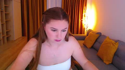 Mia online show from May 9, 10:32 am