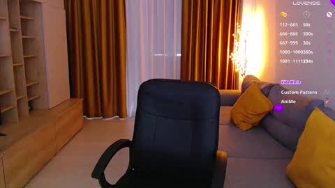 Mia online show from November 17, 7:44 am