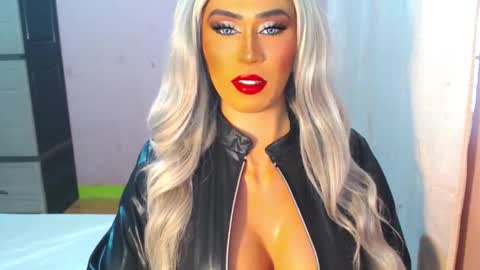 Metina douglas online show from September 17, 6:06 am