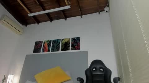 _molly_rosse_ online show from February 21, 11:57 am