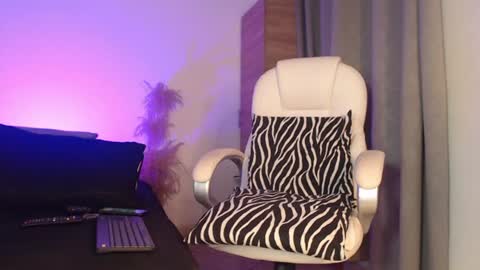 Naia Ross online show from July 2, 1:36 am