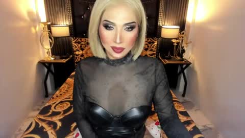 _natashacooper_ online show from June 30, 11:20 am
