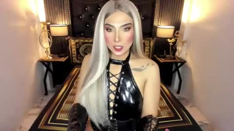 _natashacooper_ online show from July 6, 5:15 pm