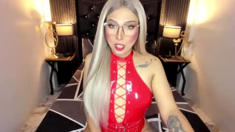 _natashacooper_ online show from July 23, 6:38 pm