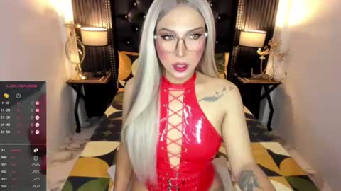 _natashacooper_ online show from July 28, 9:40 am