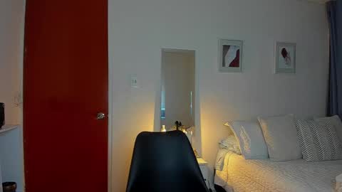 independent model natha online show from December 17, 4:23 am