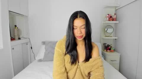 independent model natha online show from September 19, 7:12 am