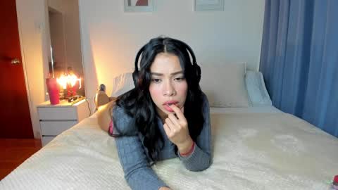 independent model natha online show from February 26, 7:23 am