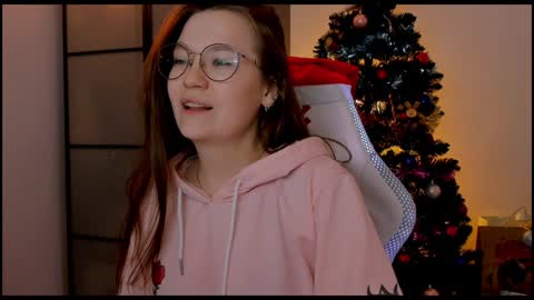 Snapshot of _nemalkovamia chatting on December 22, 9:33 am Mia with a big heart online show from December 22, 9:33 am