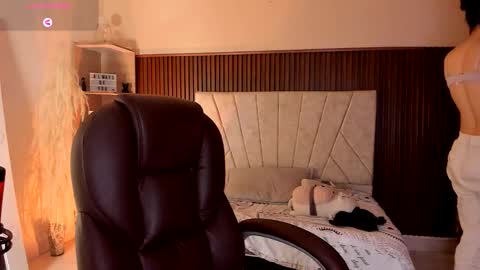 Snapshot of _niah_ chatting on October 14, 8:45 pm Niah You can call me Ni or cutie haha online show from October 14, 8:45 pm