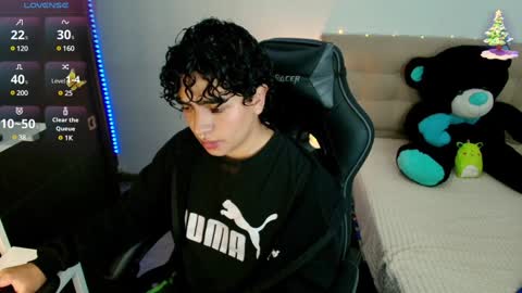 Snapshot of _nickconnor1 chatting on December 1, 11:07 pm Nicolas online show from December 1, 11:07 pm