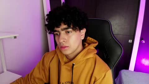 Snapshot of _nickconnor1 chatting on February 13, 11:47 pm Nicolas online show from February 13, 11:47 pm