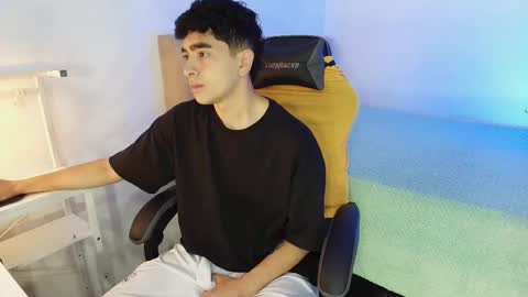 Snapshot of _nickconnor1 chatting on October 12, 8:32 pm Nicolas online show from October 12, 8:32 pm