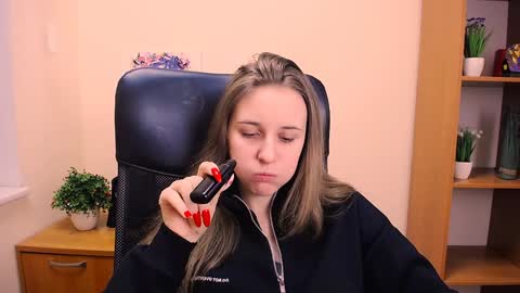 Nica online show from January 18, 12:15 pm