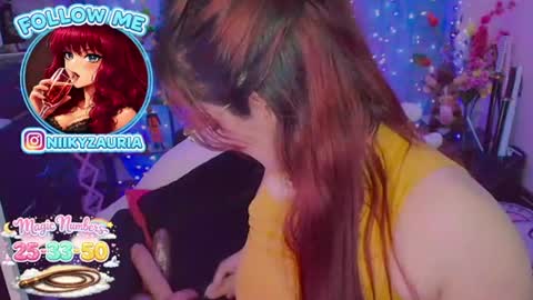 niiky online show from June 13, 2:55 am