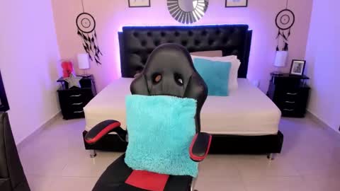 Olivia jones online show from March 22, 12:09 pm