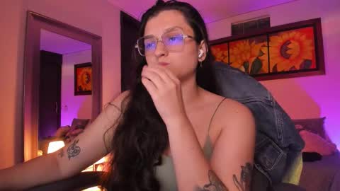 Snapshot of _peach__ chatting on September 13, 5:10 am violeta ig online show from September 13, 5:10 am