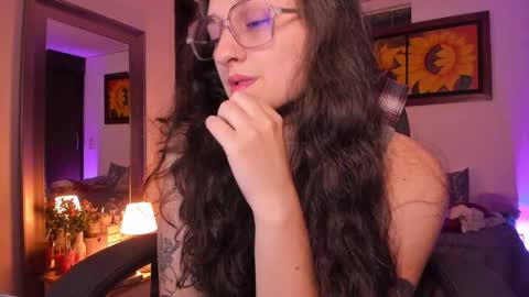 Snapshot of _peach__ chatting on September 21, 6:06 am violeta ig online show from September 21, 6:06 am