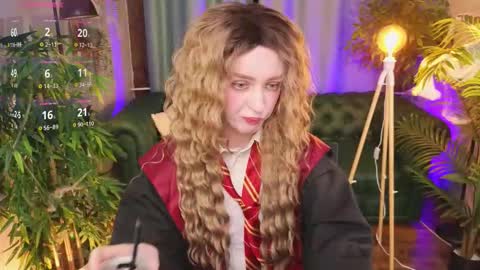 Maisie online show from October 31, 10:43 pm