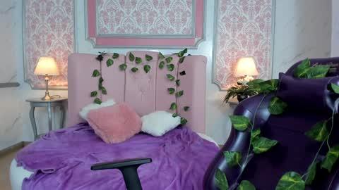     1430  2100  -5  online show from December 3, 8:11 pm