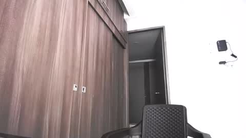 Juan Pablo-independent model online show from April 18, 7:32 am