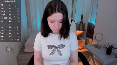 Snapshot of _sofi_spark chatting on March 2, 6:27 am Sofi Follow me online show from March 2, 6:27 am
